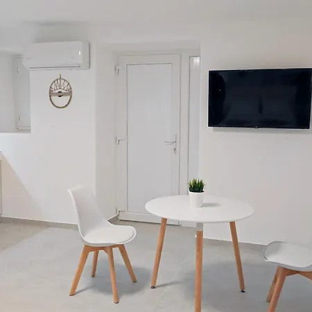 Annis Apartment